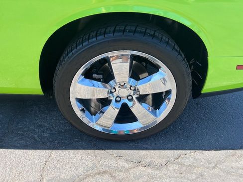 Used 2015 Dodge Challenger R/T Plus RWD image 40