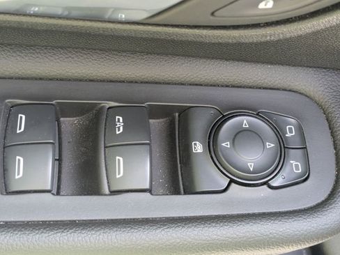 Used 2024 GMC Terrain SLE FWD image 12