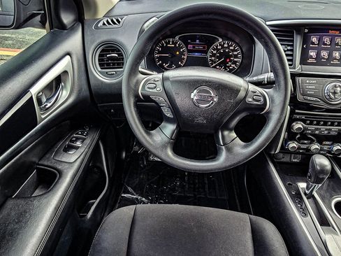 Used 2020 Nissan Pathfinder S image 29