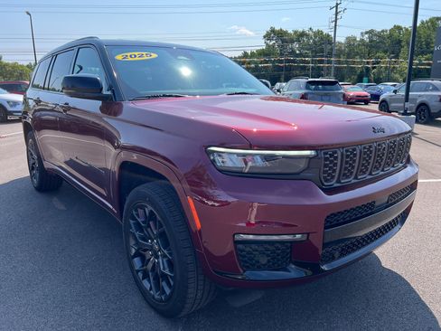 Used 2025 Jeep Grand Cherokee L Summit w/ Obsidian Package AWD/4WD image 14