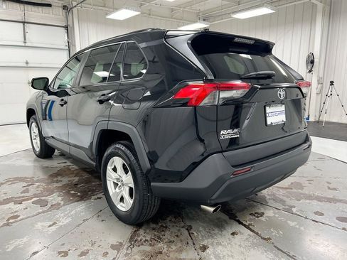 Used 2021 Toyota RAV4 XLE AWD/4WD image 4