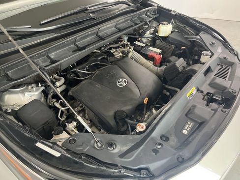 Used 2022 Toyota Highlander XLE image 11