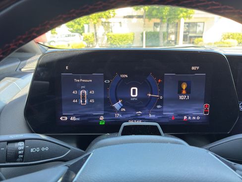 Used 2024 Chevrolet Equinox EV RS FWD image 25