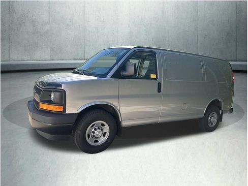 Used 2017 Chevrolet Express 2500 RWD image 1