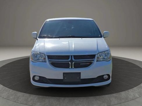 Used 2020 Dodge Grand Caravan SXT FWD image 2