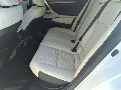 Used 2025 Lexus ES 300h w/ Luxury Package image 17