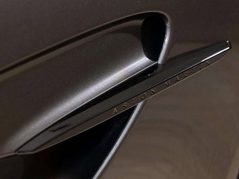 Used 2025 Aston Martin V8 Vantage Coupe image 10