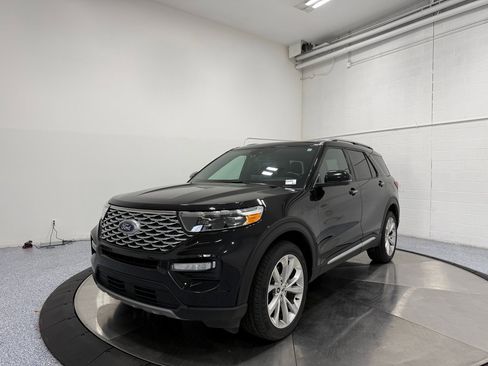 Used 2023 Ford Explorer Platinum w/ Technology Package image 3