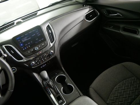 Used 2024 Chevrolet Equinox LT AWD/4WD image 11