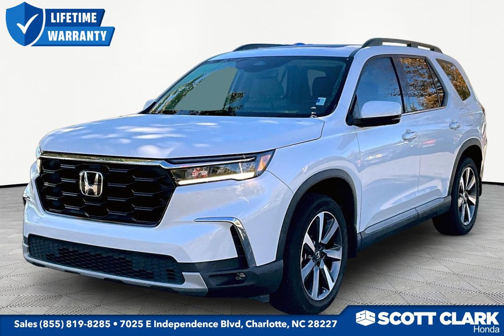 Used 2024 Honda Pilot Touring image 3