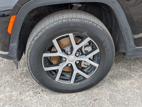 Used 2024 Jeep Grand Cherokee L Limited w/ Luxury Tech Group II image 6