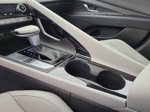 Used 2023 Hyundai Elantra Limited w/ Cargo Package image 29