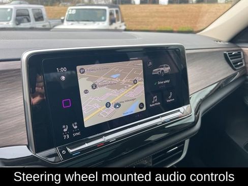 Used 2024 Volkswagen Atlas SEL Premium R-Line image 9