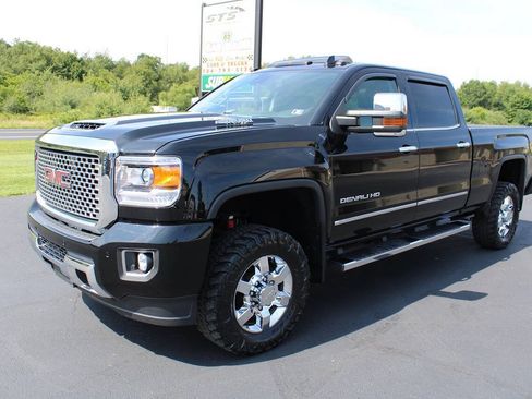 Used 2017 GMC Sierra 2500 Denali w/ Duramax Plus Package AWD/4WD image 2