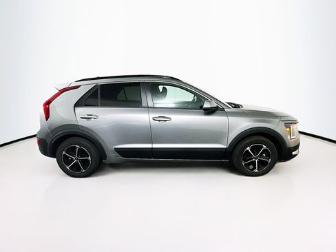 Used 2023 Kia Niro LX image 10