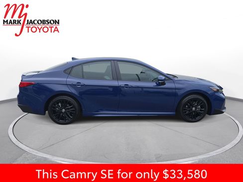 Used 2026 Toyota Camry SE FWD image 7