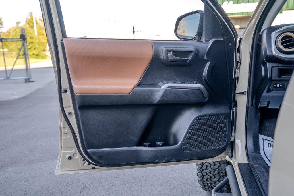 Used 2019 Toyota Tacoma SR5 AWD/4WD image 13