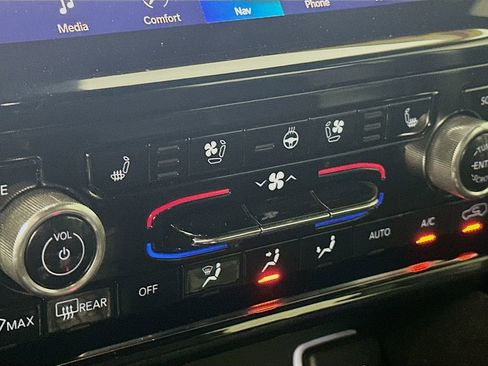 Certified 2023 Jeep Grand Cherokee Overland image 31