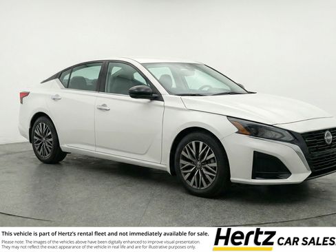 Used 2025 Nissan Altima 2.5 SV image 1