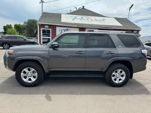 Used 2019 Toyota 4Runner SR5 Premium AWD/4WD image 2