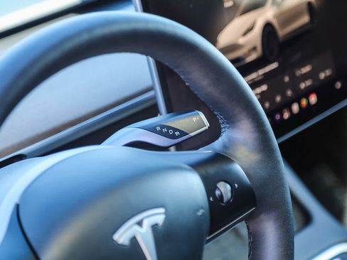 Used 2023 Tesla Model Y Performance AWD/4WD image 19