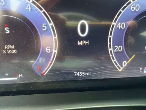 Used 2025 Jeep Grand Cherokee Laredo RWD image 18