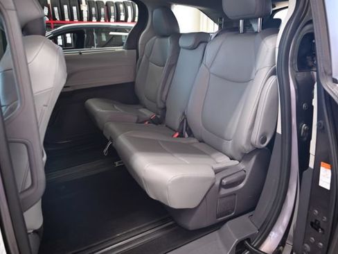 Used 2021 Toyota Sienna XLE w/ XLE Plus Package FWD image 12