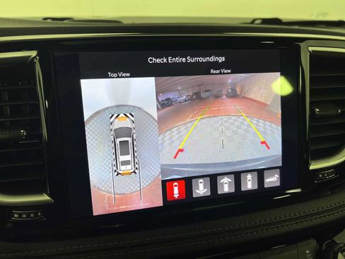 Used 2025 Chrysler Pacifica Pinnacle FWD image 30