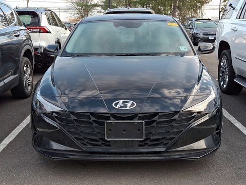 Used 2023 Hyundai Elantra SEL w/ Convenience Package image 3