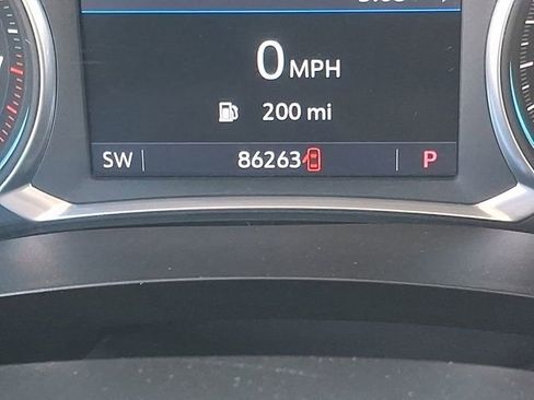 Used 2020 Chevrolet Traverse LT image 22