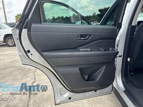 Used 2025 Nissan Pathfinder SV FWD image 35