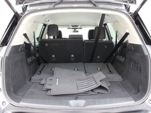 Used 2026 Nissan Pathfinder SV FWD image 28