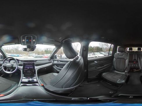 Used 2023 Jeep Grand Cherokee L Laredo image 44