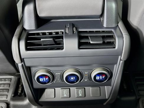 New 2026 Land Rover Defender 110 X-Dynamic SE image 27