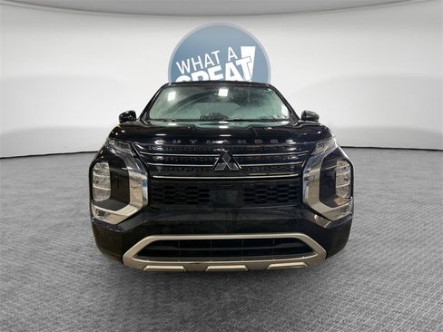 Used 2025 Mitsubishi Outlander SE image 9
