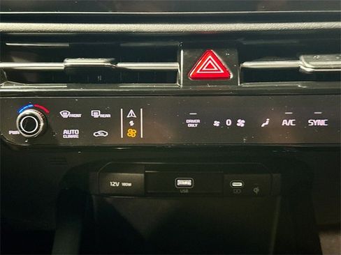 Used 2023 Kia Niro EX image 16