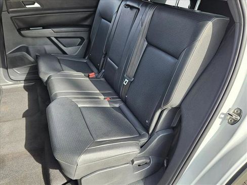 Used 2020 Volkswagen Atlas Cross Sport SE w/ Panoramic Sunroof Package image 17