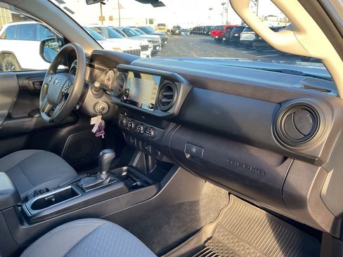 Used 2020 Toyota Tacoma SR image 28