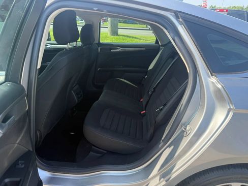 Used 2020 Ford Fusion SE FWD image 10