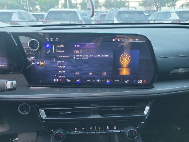 Used 2024 Chevrolet Traverse LT FWD image 19