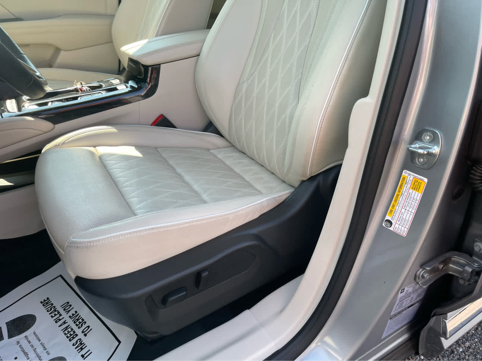 Used 2023 Buick Envision Avenir AWD/4WD image 13