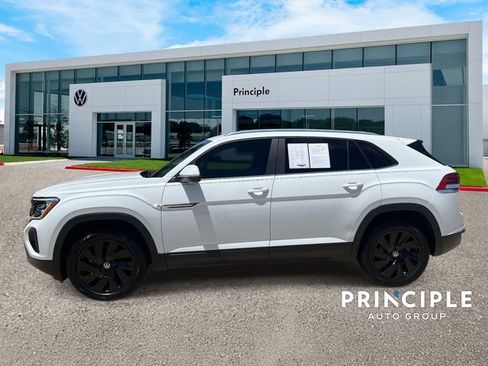 Certified 2024 Volkswagen Atlas Cross Sport SE FWD image 6