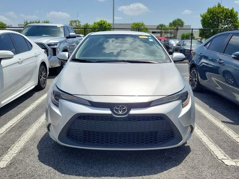 Used 2022 Toyota Corolla LE FWD image 2