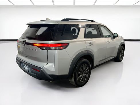 Used 2022 Nissan Pathfinder SV FWD image 4