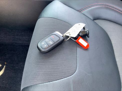 Used 2017 Jeep Cherokee Trailhawk w/ Comfort/Convenience Group image 14