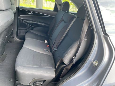 Used 2019 Kia Sorento L FWD image 15
