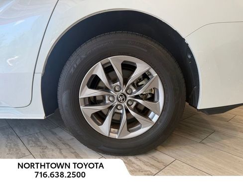 Used 2025 Toyota Sienna XLE w/ XLE Plus Package FWD image 7