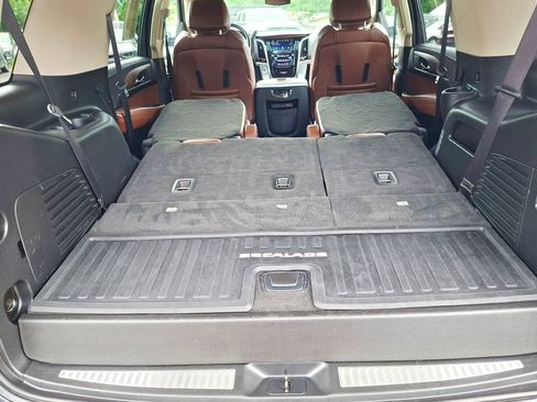 Used 2020 Cadillac Escalade Luxury AWD/4WD image 18