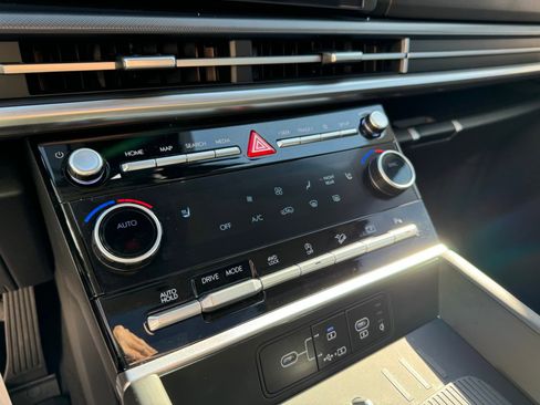 Used 2025 Hyundai Santa Fe XRT image 12