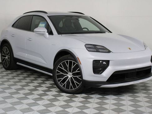 New 2026 Porsche Macan 4 Electric AWD/4WD image 9